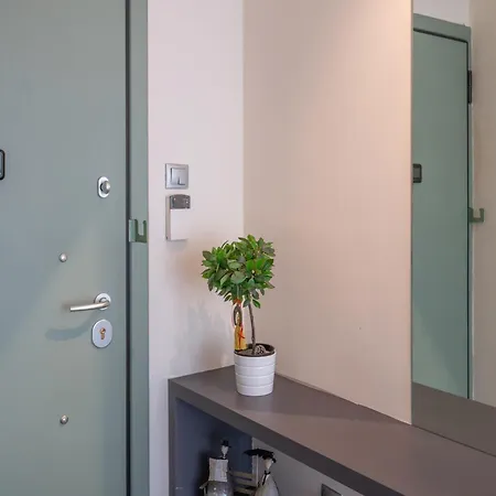 Oasis: Newly Renovated 2br In Center *