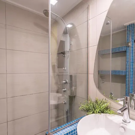 Oasis: Newly Renovated 2br In Center Athens