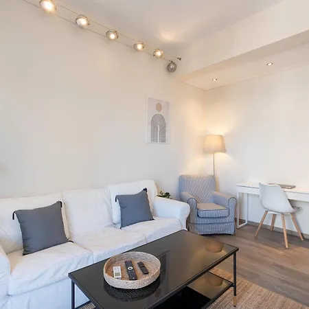 Oasis: Newly Renovated 2br In Center Apartment