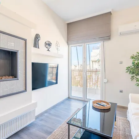 Oasis: Newly Renovated 2br In Center Apartment Athens