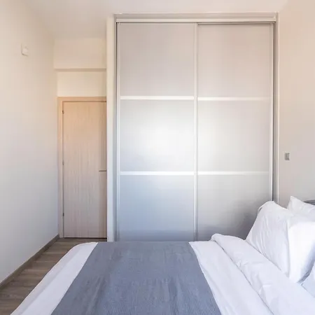 Oasis: Newly Renovated 2br In Center *