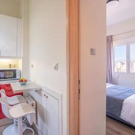 Oasis: Newly Renovated 2br In Center