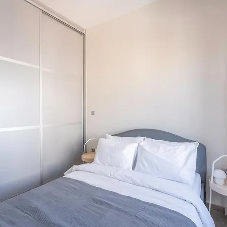 Apartment Oasis: Newly Renovated 2br In Center Athens