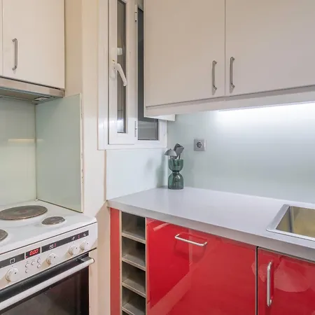 Oasis: Newly Renovated 2br In Center Apartment Athens