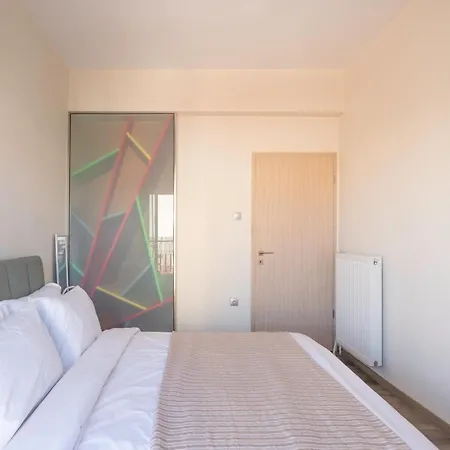 Oasis: Newly Renovated 2br In Center *